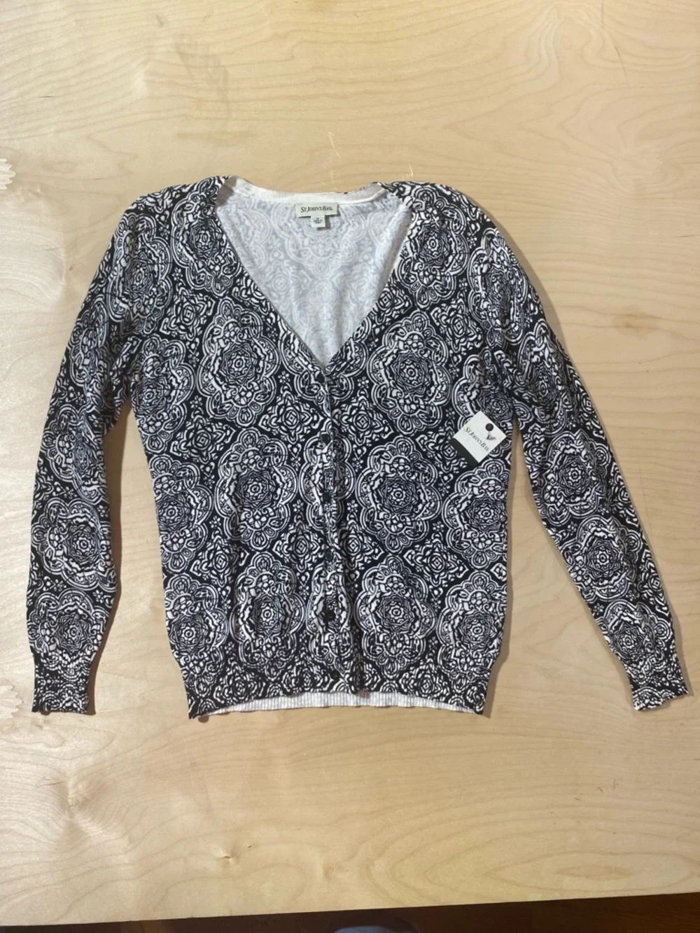 St. John's Bay Black and White V-Neck Medallion Cardigan Medium (RC)